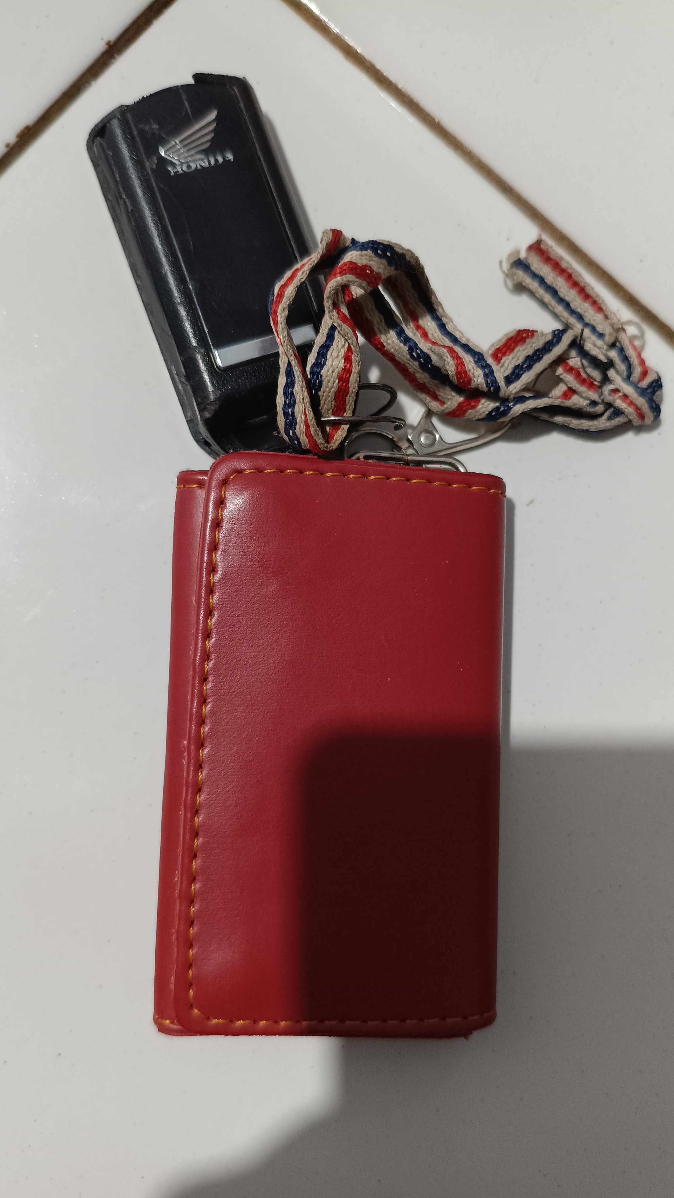 Foto laporan Remot motor bandul dompet kecil isi STNK (TB1378)
